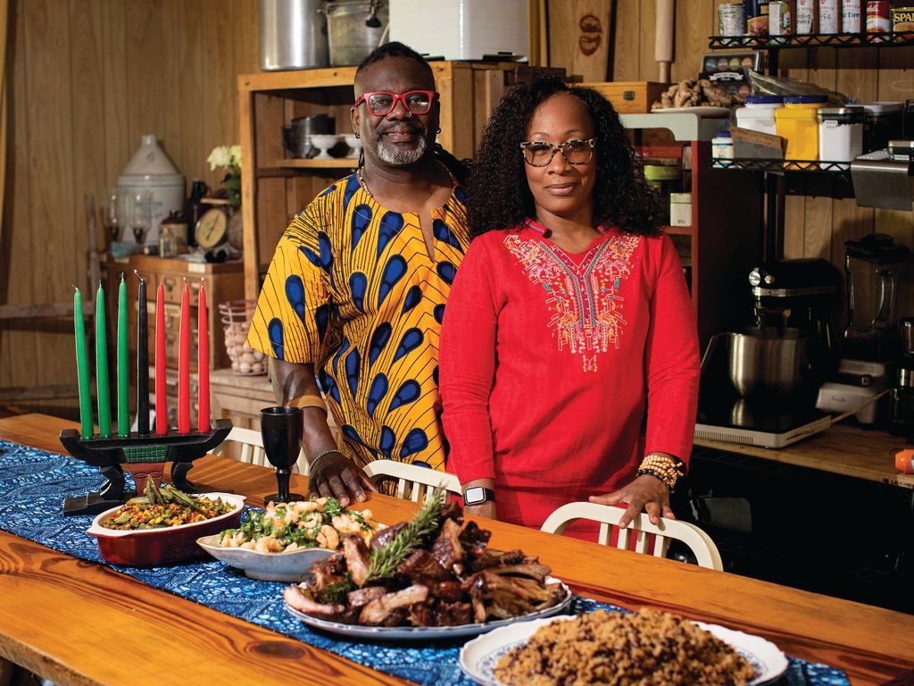 Discover the traditions inside the African-American #Kwanzaa celebration, plus what to eat, with Matthew and Tia Raiford at <a href="/GilliardFarms/">Gilliard Farms</a>: thelocalpalate.com/articles/kwanz…