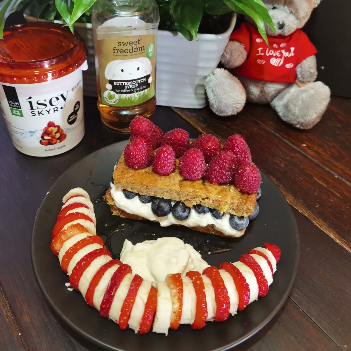 After an indulgent Christmas think its time to get back on track. Love a late breakfast/brunch. #healthylifestyle
Baked oats always a favourite 👌

<a href="/SlimmingWorld/">Slimming World</a>
@iseyskyruk
@sweetfreedomuk
#slimmingworld #YesYouCAN #yesyoucanwithslimmingworld