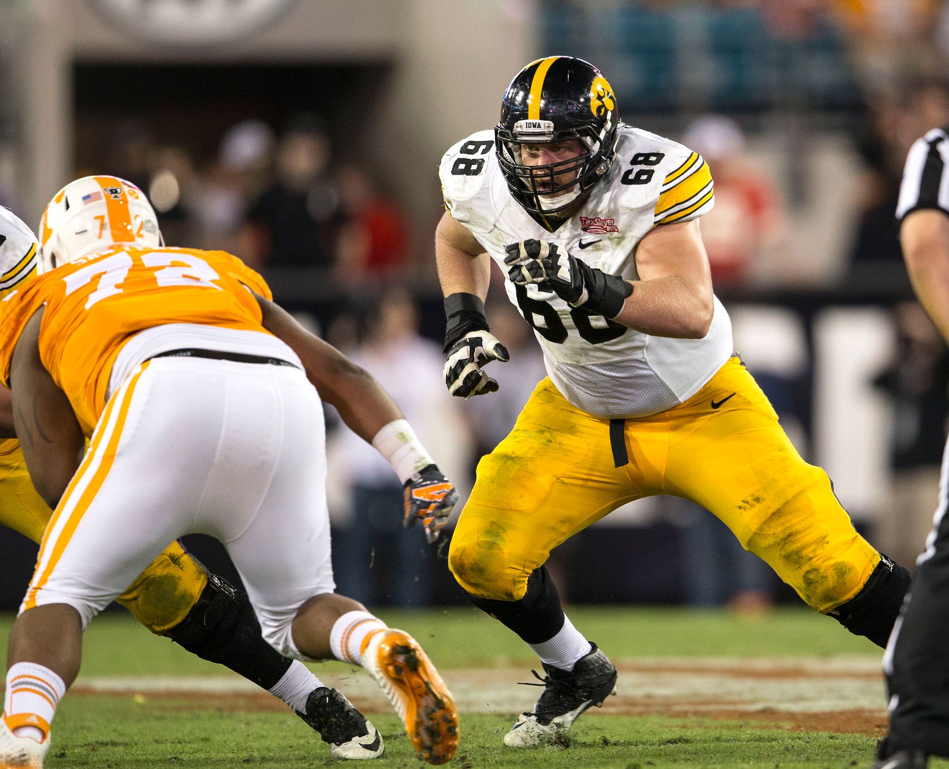Happy Birthday to Brandon Scherff! | Enjoy your day. Go Hawks! | 