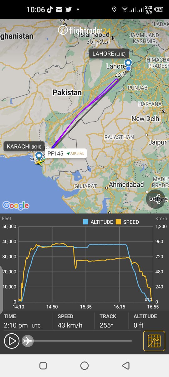 TahoorNaik's tweet photo. #Interesting #Observation at #OPLA

#AirSial flight #PF145 from #Karachi to #lahore returned back to karachi giving double dose of ride to the passengers 😉
While #Airblue flight #ABQ411 from #Dubai has landed in this #foggy situation 

#Uniqueflights #A320 #A321 https://t.co/bvNCTsd9HT