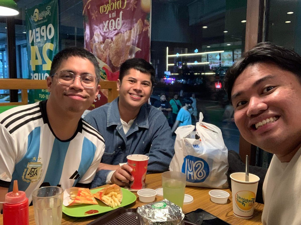 peteralfred's tweet photo. Movie Day with the North BeReal Pips! 🎉🎉🎉 #TeamJadineForever @_simoun @imjsf https://t.co/WYDS2S4gEt