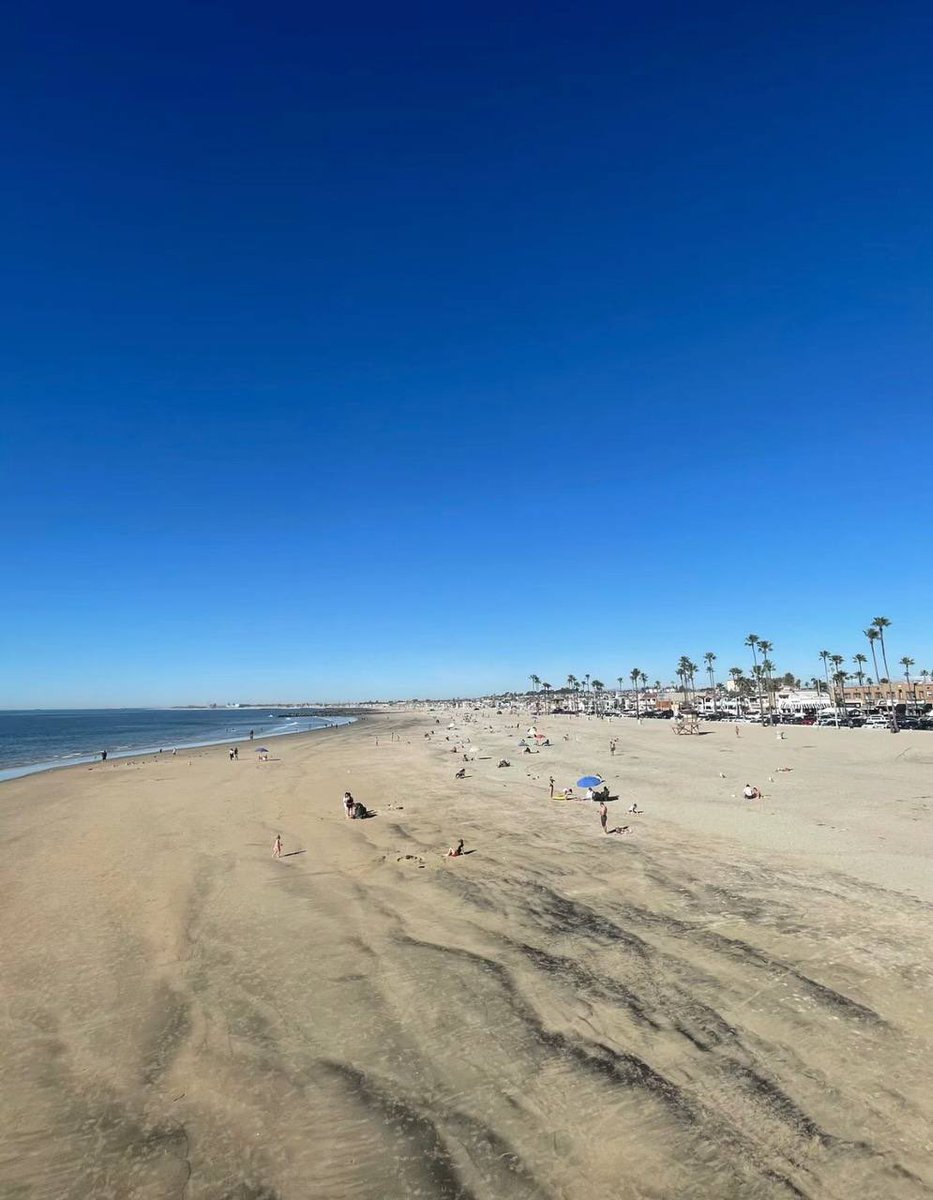 DankeniJoshua's tweet photo. It's a fine day today. I'll go to the seaside with my best friend.                       
   What can bring you happiness is not only love, but also the sense of accomplishment gained through hard work🇺🇸🇮🇹 https://t.co/AFKNFe9hcO