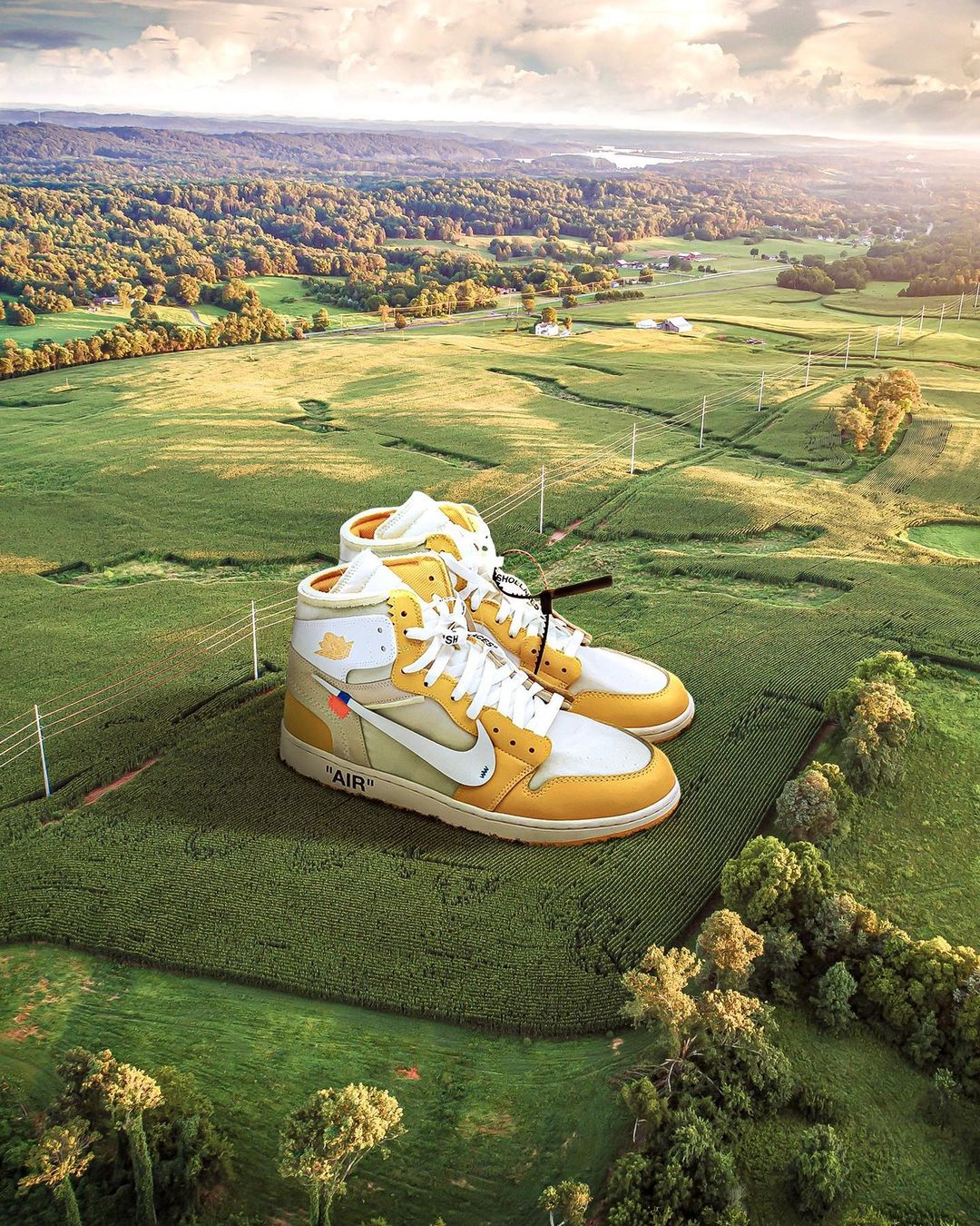 Sneaker News X Who else is hoping the Off White x Air Jordan 1 Canary Yellow releases in 2023 https t pqIDreTwVY X