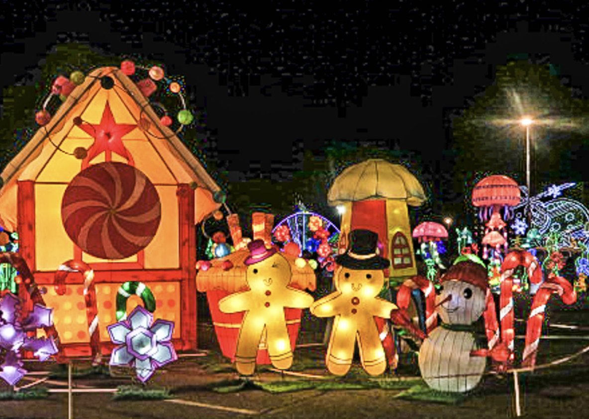 marnicpatterson's tweet photo. Enjoy some #holidaylights at the #lightsoftheworld festival in Phoenix.

#LOTWphx #lightsoftheworldus #christmasinphoenix  #phxfestival #lightsoftheworldphx #lightsoftheworldphoenix #travelwritersuniversity #ifwtwa #trip101com #travelphotographer #travelphotography #phototravel https://t.co/MGidhjWp04