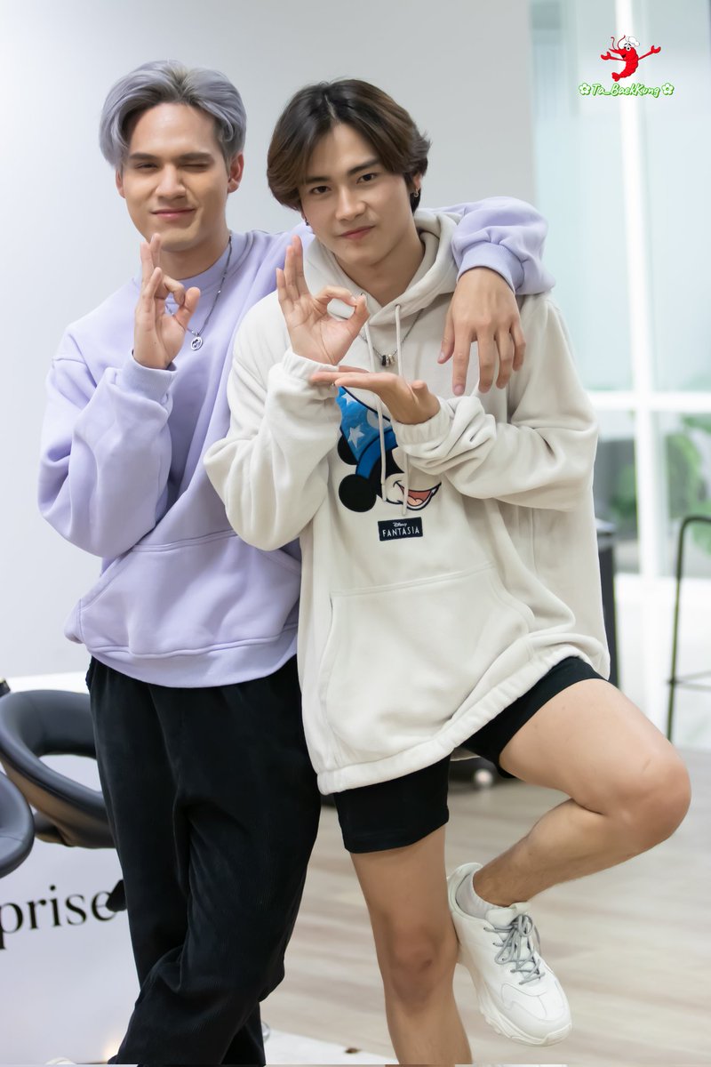 Ta_BaekKung's tweet photo. อยู่ดีๆก็จะเล่นท่าไม้ตายกันสะเเล้ว น่ารักกก

@natponboy 
@techittod
#natponboy
#techittod https://t.co/FZUKkcf40u