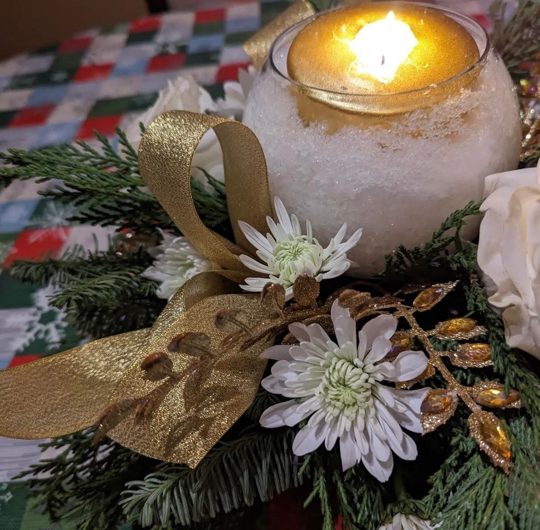 CDCFloral's tweet photo. Christmas ☑️ 
Next stop, New Years'! 
Can't believe we will be ringing in 2023 here in a few days!!
.
.
#flowersofinstagram #flowersofig #florals #florist #centralfloridaflorist #holidaycenterpieces #holidayspirit #eventflorals #floralsofflorida https://t.co/DlyMWPINXM