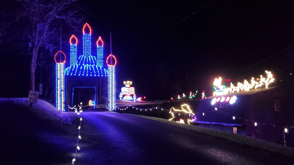 One Final Night!
We're Open 6 pm - 9 pm Tonight.
Don't miss your chance to drive through the St. Albans Festival of Lights one more time before we wrap up another successful year.  

#localevents #localnews #stalbanswv #westvirginia