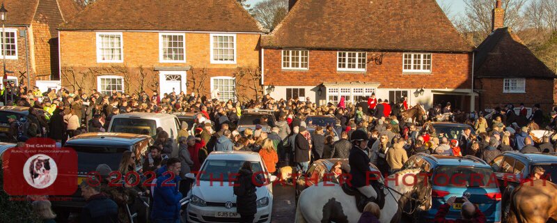 nickonslow's tweet photo. A good turn out to enjoy and support The East Kent Hunt with West Street today. Sorry about the watermarks. #trailhunting #BoxingDayMeet #GreatChristmasTradition https://t.co/1gKhXESTqu