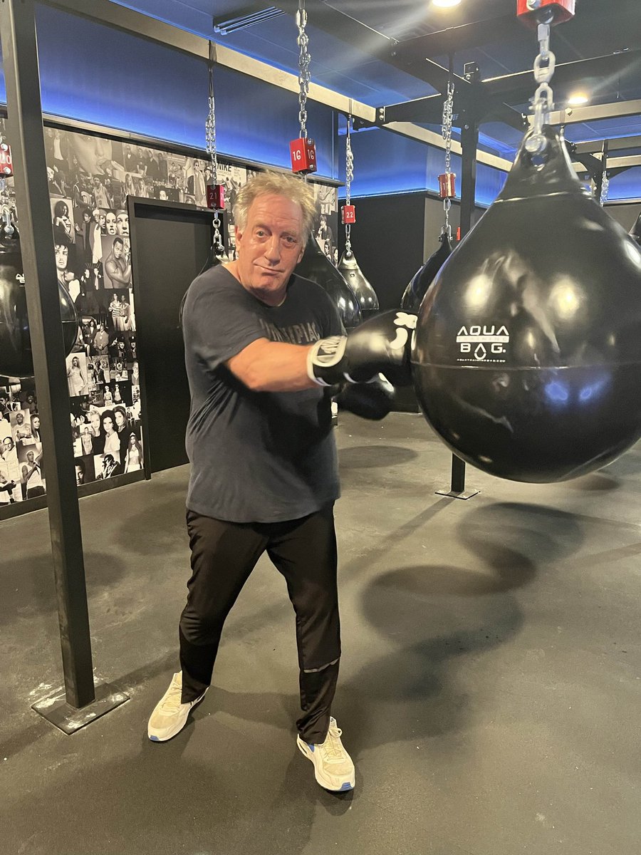 AlanZweibel's tweet photo. I'm 72 years old - so they encourage me to punch the bigger bags because I have trouble seeing the smaller ones.
#rumbleboxing #newjersey @DoYouRumble https://t.co/qvLaEWwUhW