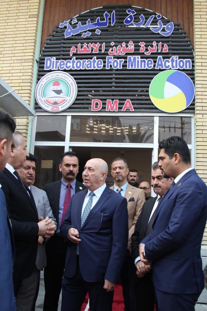 ENzaramedi's tweet photo. اكد وزير البيئة نزار ئاميدي اهمية حسم ملف ازالة الالغام والمقذوفات الحربية فيما تبقى منها  في المناطق المحررة بوقت قياسي لغرض عودة العوائل النازحة فضلا عن اكمال برنامج الازالة في المحافظات الجنوبية والفرات الاوسط والشريط الحدودي للحد من الاصابات وتأمين سلامة المواطنين. https://t.co/XwbptKMUFp
