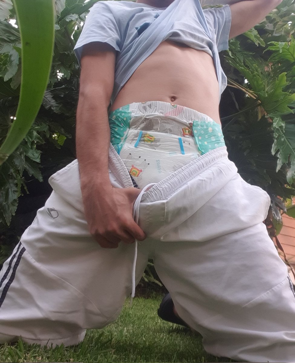 Ooops forgot to post a Christmas 🎄 diaper post whoops! But rather late then never  ^//^ crinkles all the way