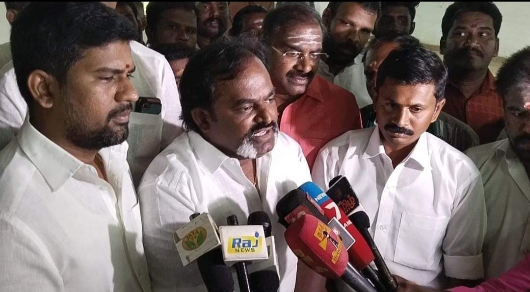 BJPManurTvl's tweet photo. @BJP4TamilNadu மாநிலத் தலைவர் திரு.அண்ணாமலை அவர்களை ஒருமையில் பேசிய திமுக அமைச்சர் மாண்புமிகு.கீதாஜீவன் அவர்கள் திருநெல்வேலி மாவட்டம்,மானூர் ஒன்றியத்திற்கு வருகை தந்ததன் பேரில் முன்னெச்சரிக்கை என்ற பெயரில்   காவல்துறையினர் எங்களை இன்று அதிகாலையில் வீடு புகுந்து கைது செய்தனர்... https://t.co/L5lusMpT86