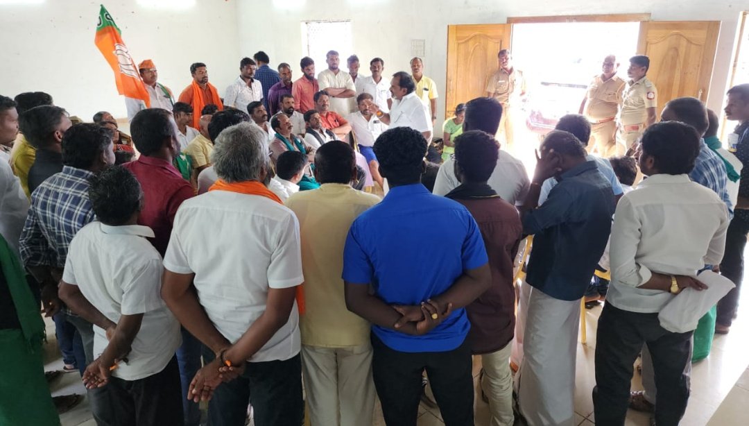 BJPManurTvl's tweet photo. @BJP4TamilNadu மாநிலத் தலைவர் திரு.அண்ணாமலை அவர்களை ஒருமையில் பேசிய திமுக அமைச்சர் மாண்புமிகு.கீதாஜீவன் அவர்கள் திருநெல்வேலி மாவட்டம்,மானூர் ஒன்றியத்திற்கு வருகை தந்ததன் பேரில் முன்னெச்சரிக்கை என்ற பெயரில்   காவல்துறையினர் எங்களை இன்று அதிகாலையில் வீடு புகுந்து கைது செய்தனர்... https://t.co/L5lusMpT86