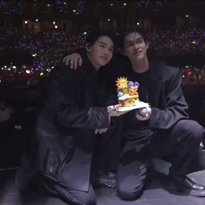 Happy Birthday dear sunshine...when i was trying to figure out the design for cake in my mind...the first word that came to my mind was my Sunshine..coz u r a ball of sunshine...love you Bai...nong win and all of us love u🥺
#bbrightvc <a href="/bbrightvc/">bright</a> 
 #25thBrightDay