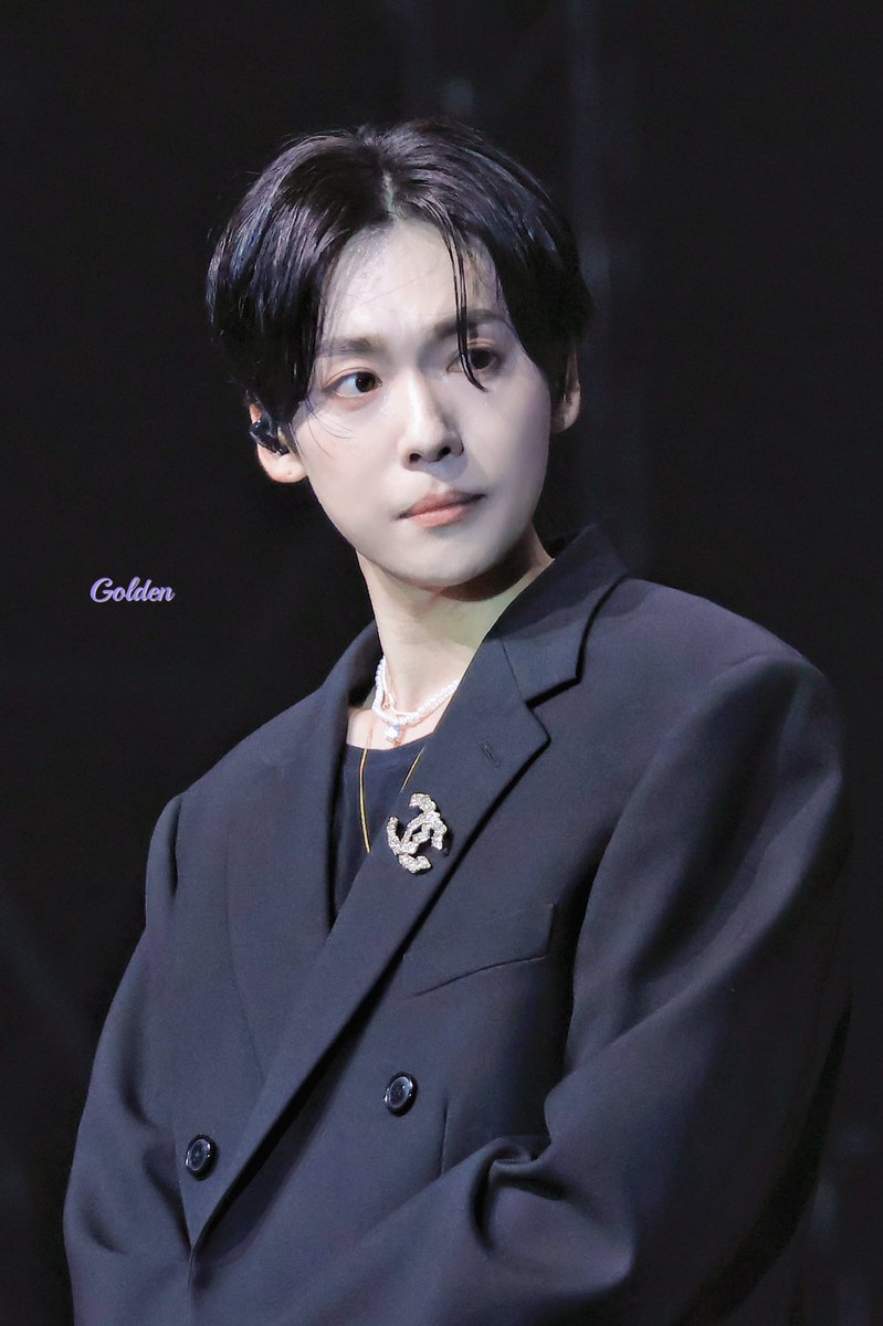 Golden_0817's tweet photo. 221210 MIC_ON_in_THAILAND 
#김진우 #JINU #위너 #Winner https://t.co/ANbJaGorf1