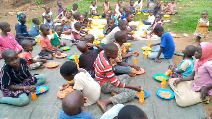 Elhamudulila Allah sizden ve aile bireylerinizden razı olsun tüm değerli bağışçılarımız+256779477535  bir destek durumunda bizi arayın inşallah