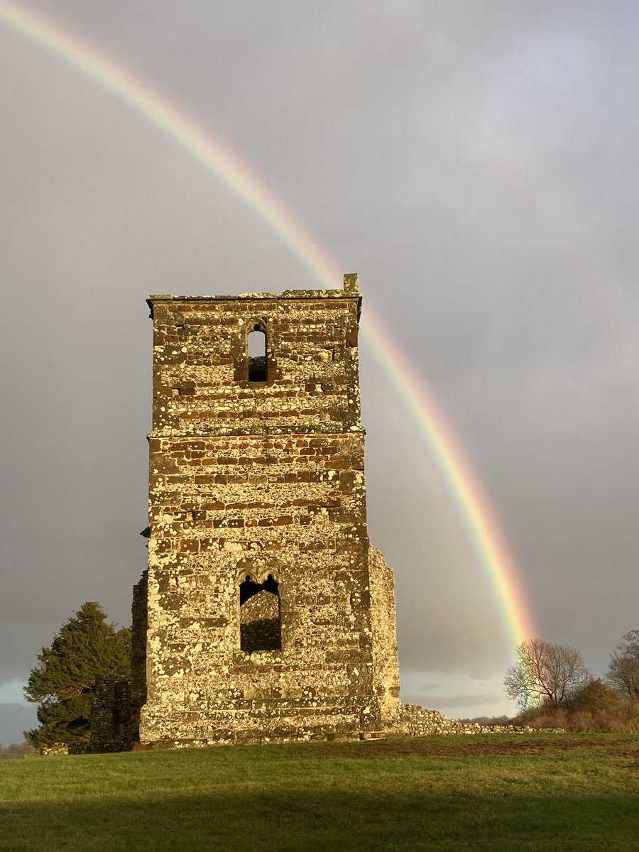 Came home from time away via the scenic route: wasn’t expecting this…. #Dorset #KnowltonChurch @EnglishHeritage #NoFilterRequired