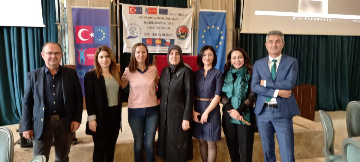 teachersofzgen1's tweet photo. Kapanış programımız. @ulusalajans @sehit_oguzhan #teachersofGenerationZ https://t.co/GTlaJDWgJT