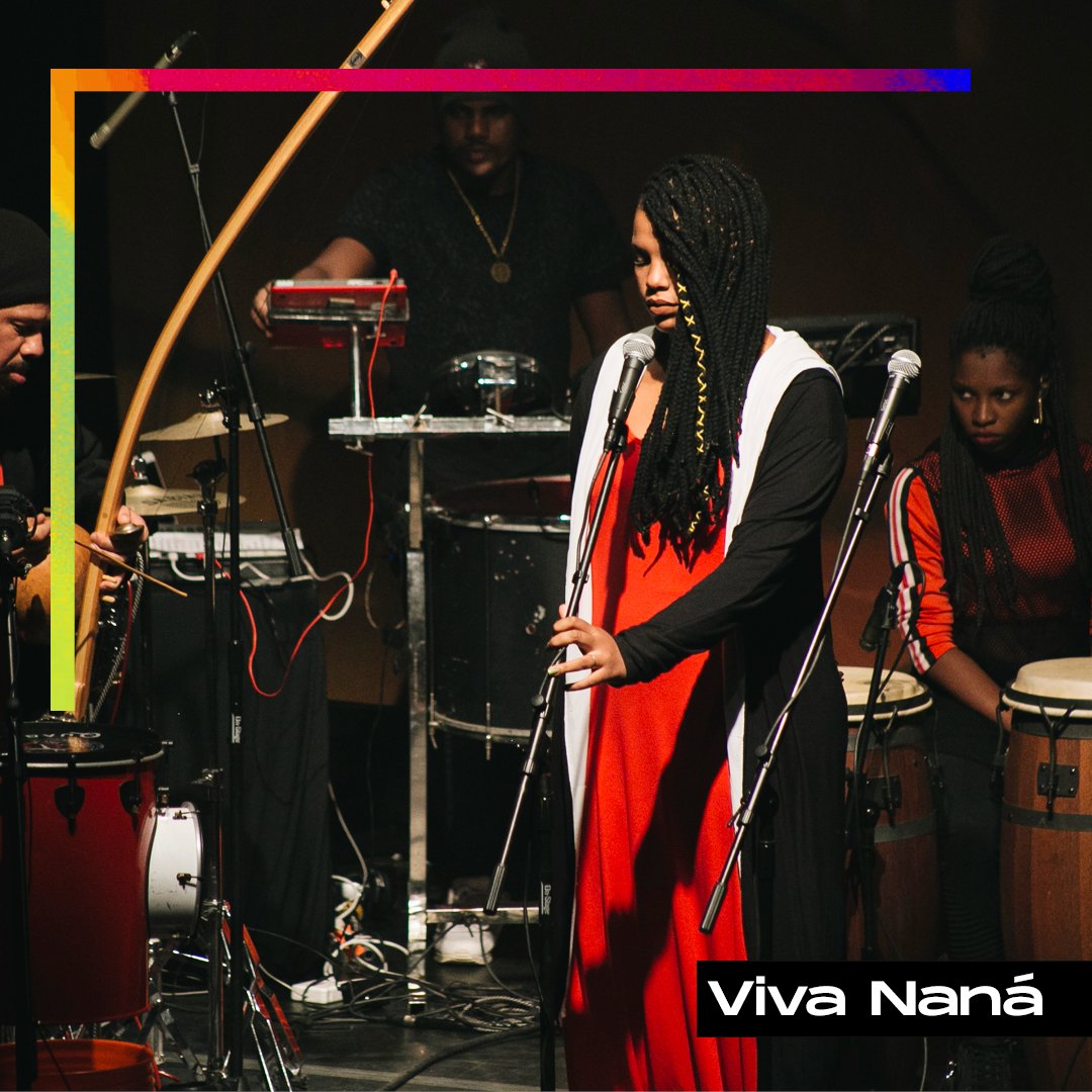 Anota na agenda que o especial musical de final de ano está incrível! Para começar os preparativos para 2023, no dia 31, às 20h, o SescTV exibe Viva Naná, com Badi Assad Orquestra de Objetos Desinventados e Voz Nagô.
O programa exibe o show homenagem ao mestre da percussão.