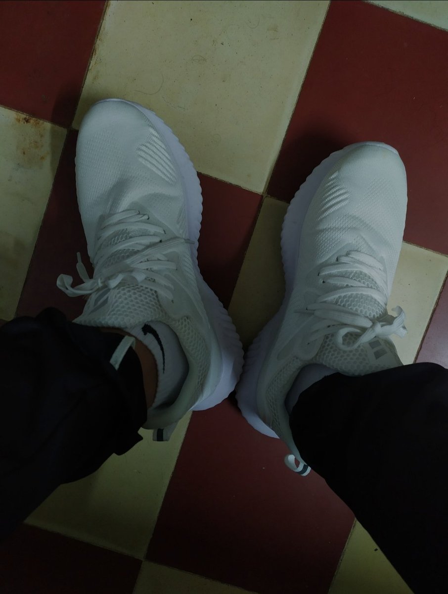 Sống phải có cái tình.