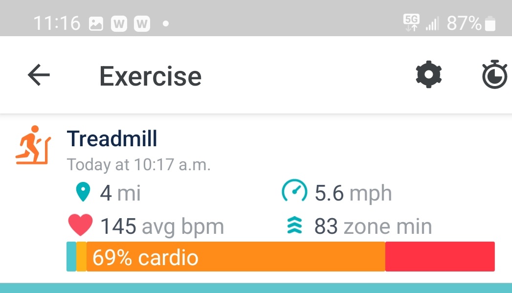 Beautifu1mess's tweet photo. Another indoor run 👟 #4miles #mediocreatbest #run #runner #treadmillrun #alwaysabuger 🌞🌙 https://t.co/x3RAV17O4J
