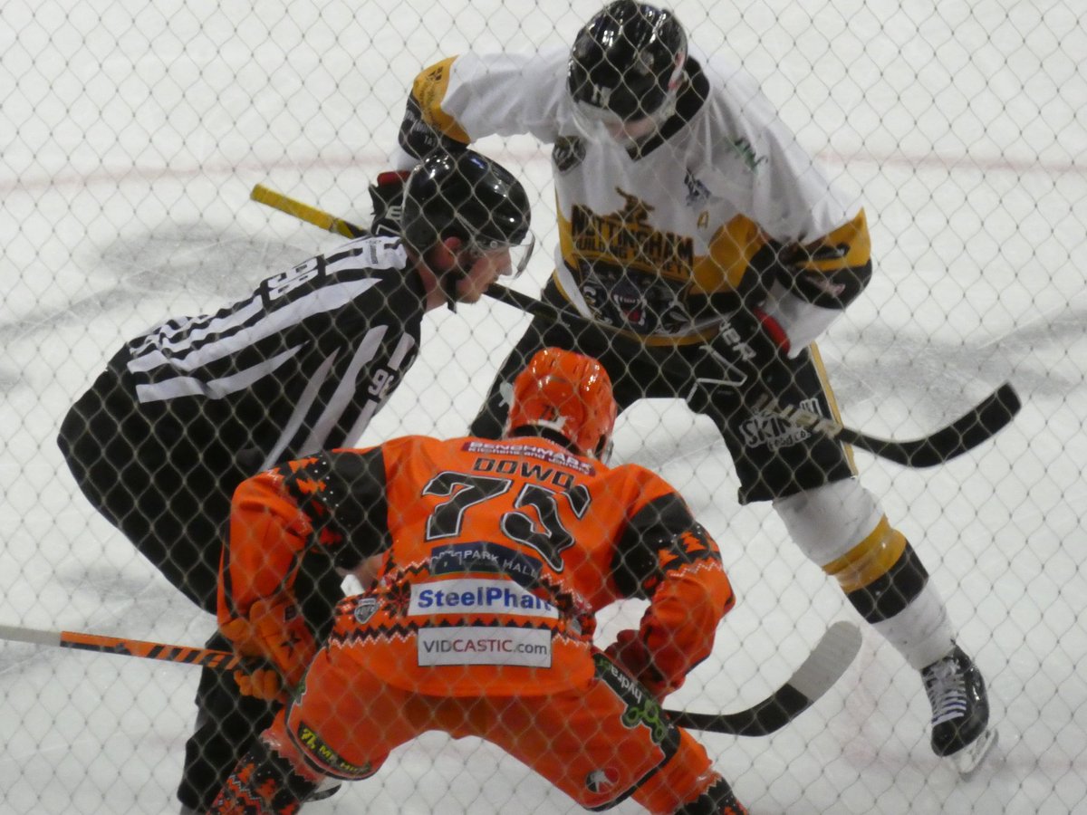 LifeInSlowMoti2's tweet photo. Action from the 2nd Period

@steelershockey #steelershockey #BleedOrange https://t.co/W5h8WBCcK0