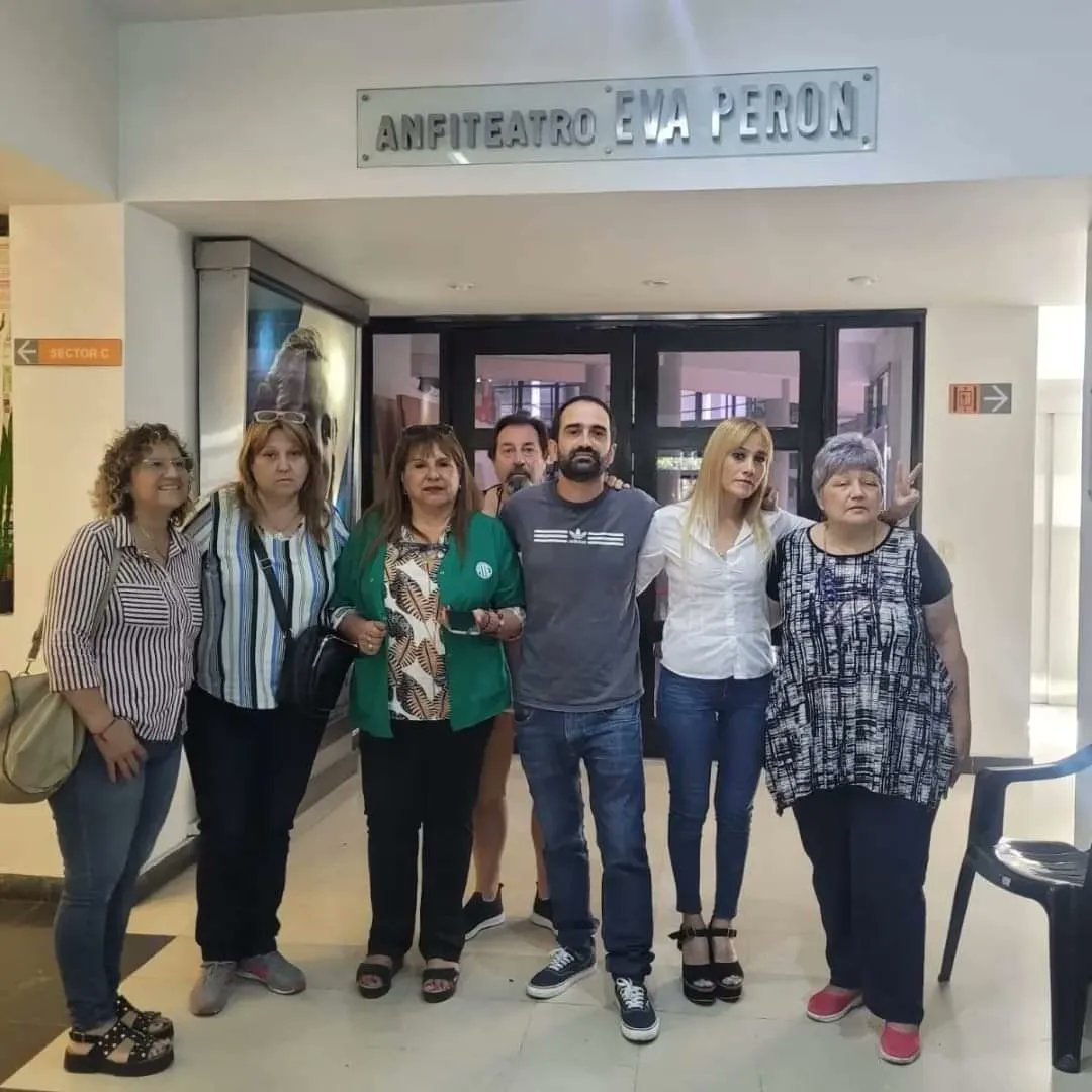 Marcela Noemi Acevedo (@marcelanacevedo) on Twitter photo Violencia de género y golpe institucional a la Seccional Ate Avellaneda. Saben que con los votos no pueden ganar y quieren sacar a Susana Ferreyra por la fuerza #ViolenciaSINDICAL <a href="/CachorroGodoy/">Hugo Cachorro Godoy</a> <a href="/colodeisasi/">Oscar Colo de Isasi</a> <a href="/DanielCatalano_/">Daniel "Tano" Catalano</a> <a href="/RubenSchap/">Ruben Schaposnik</a> <a href="/alferdez/">Alberto Fernández</a> <a href="/Kicillofok/">Axel Kicillof</a> Violencia de género y golpe institucional a la Seccional Ate Avellaneda. Saben que con los votos no pueden ganar y quieren sacar a Susana Ferreyra por la fuerza #ViolenciaSINDICAL <a href="/CachorroGodoy/">Hugo Cachorro Godoy</a> <a href="/colodeisasi/">Oscar Colo de Isasi</a> <a href="/DanielCatalano_/">Daniel "Tano" Catalano</a> <a href="/RubenSchap/">Ruben Schaposnik</a> <a href="/alferdez/">Alberto Fernández</a> <a href="/Kicillofok/">Axel Kicillof</a>