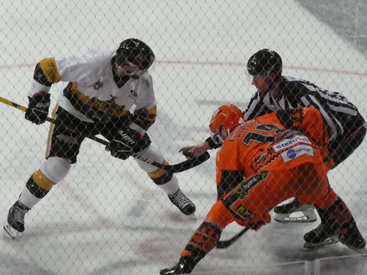 LifeInSlowMoti2's tweet photo. Action from the 2nd Period

@steelershockey #steelershockey #BleedOrange https://t.co/W5h8WBCcK0