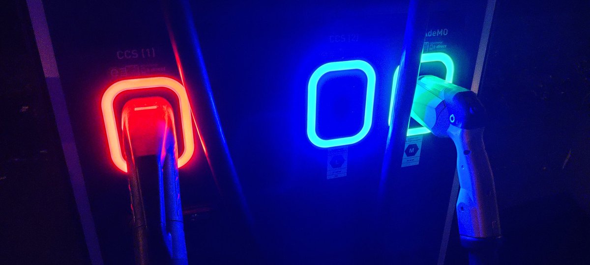 Hab ich nur viel Pech oder geht es bergab mit der Verfügbarkeit von <a href="/EnBW/">EnBW</a> &amp; <a href="/alpitronic/">Alpitronic</a> an der Autobahn?🧐
Das ist jetzt die 4. teils defekte Station in Folge. Eben war der RFID-Leser defekt, aber 3x war ein Ladepunkt außer Betrieb. Und für ABB daneben sind etwas aktersschwach.🫤