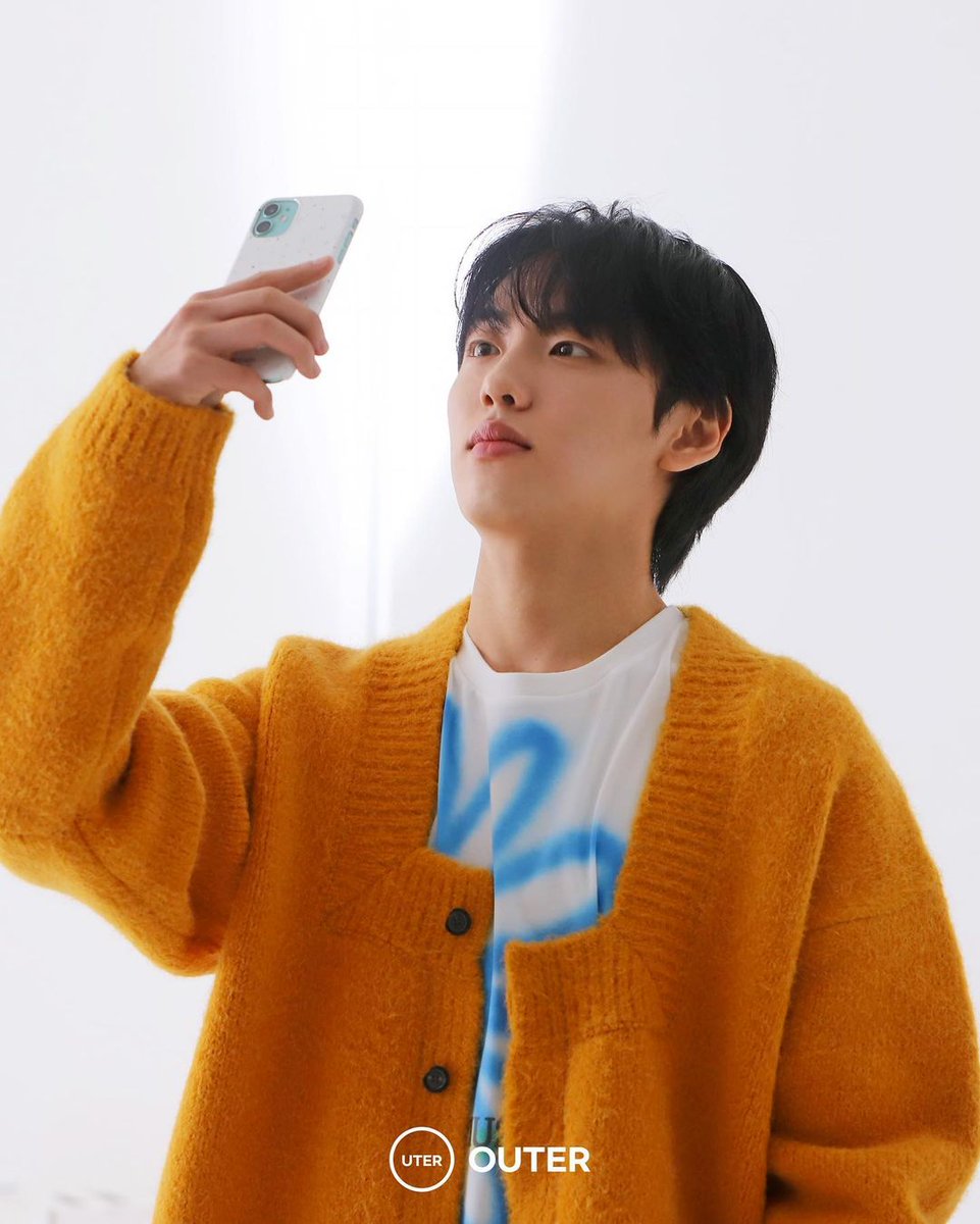 hyujnsoo's tweet photo. selain dalam bentuk video, outer korea juga merilis beberapa foto saat pemotretan majalah marie claire berlangsung. https://t.co/okZtblhX09