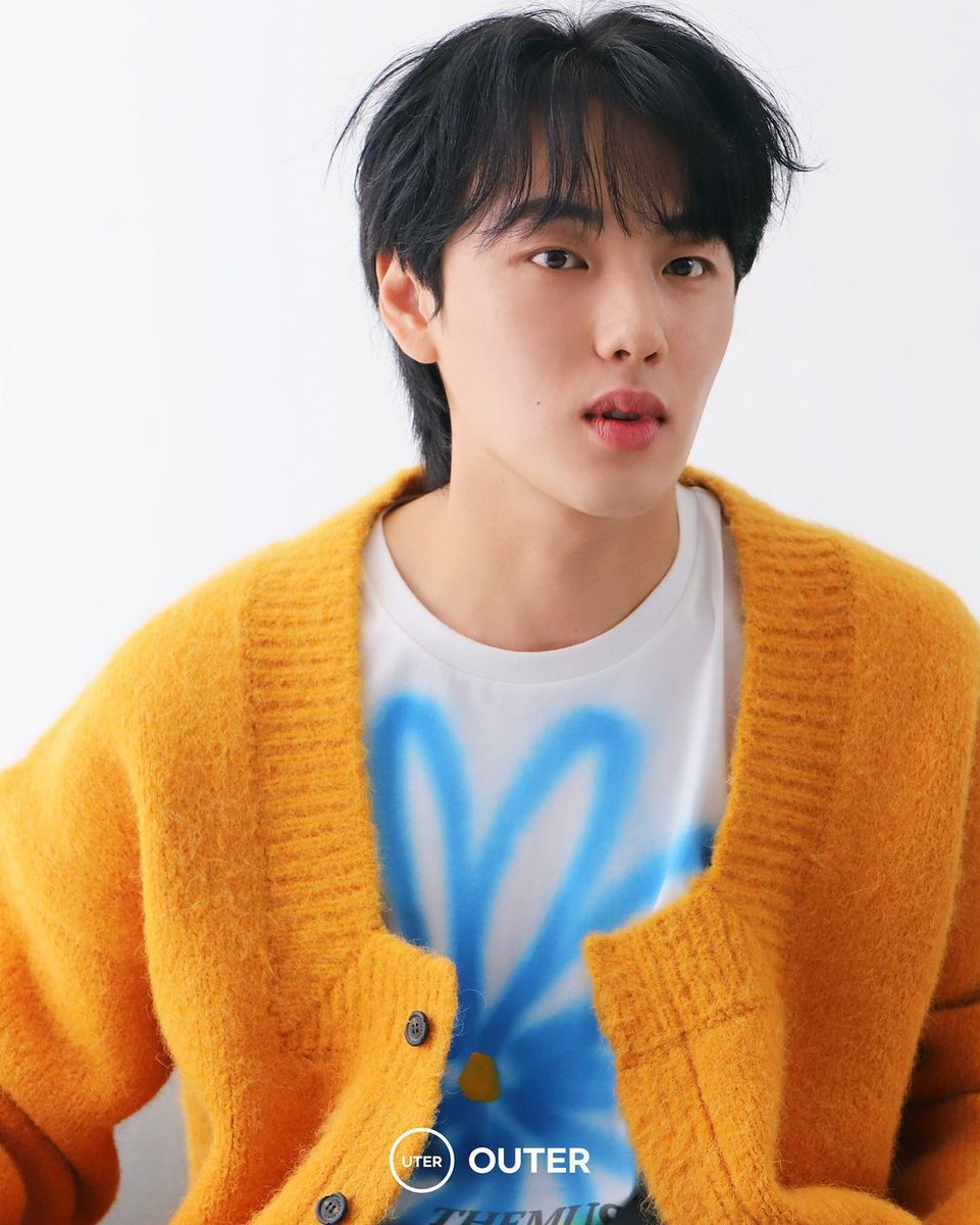 hyujnsoo's tweet photo. selain dalam bentuk video, outer korea juga merilis beberapa foto saat pemotretan majalah marie claire berlangsung. https://t.co/okZtblhX09