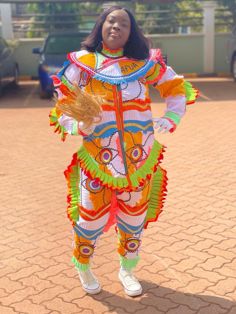 BoafohAfua's tweet photo. Merry Christmas everyone❤️❤️❤️

Christmas is Taadi &amp; Taadi is Christmas 💃🏻🎁

If u are in Taadi too let’s connect na orekodo 🤩

Repping Supreme Masquerade 💃🏻💃🏻 

#anwamoofestival# https://t.co/KVausT0BC8