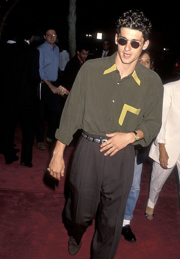 dempseycentral's tweet photo. Patrick at the Young Guns II" Hollywood Premiere on July 30, 1990 

#PatrickDempsey https://t.co/CMkgufGK6L