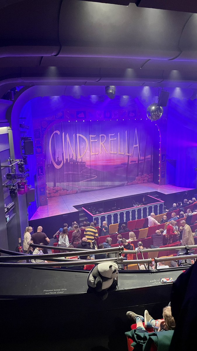 <a href="/pipcarson/">Philippa Carson</a> absolutely smashing #panto this year <a href="/OxfordPlayhouse/">Oxford Playhouse</a>