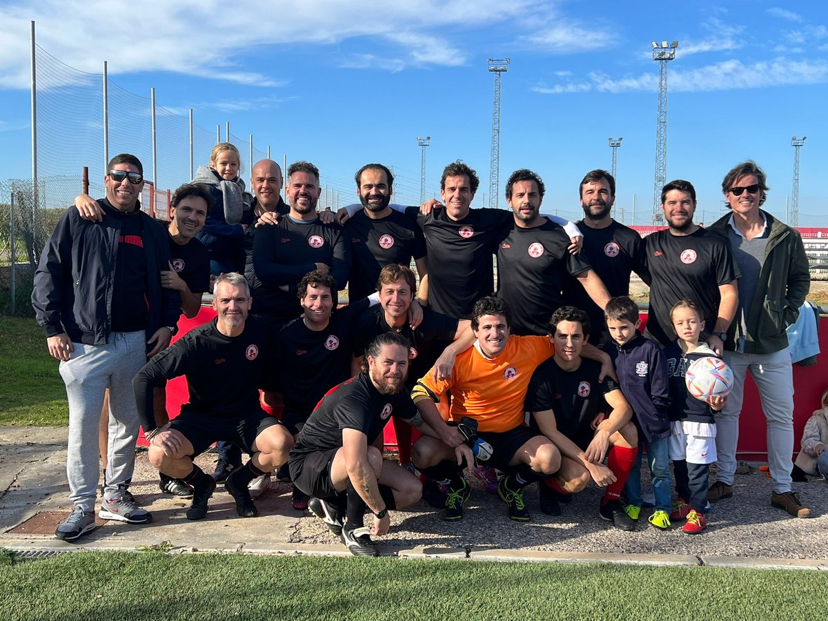 PSMitioteniarzn's tweet photo. Veteranos P.S Mi Tío Tenía Razón #VTorneoSolidarioFutbol7 https://t.co/HJSndHqi3T