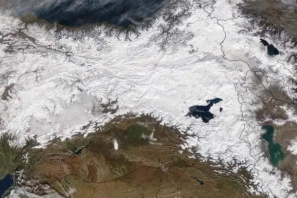 ACCIONPLANETA's tweet photo. Impresionantes fotos captadas por un satélite de la #NASA

#Alaska #Canadá y parte #EEUA se encuentran bajo la nieve por la onda gélida. 

Registran temperaturas de hasta -50 grados centígrados.

#CrisisClimática #CambioClimático
@ACCIONPLANETA

🌎🌊🌊🌊🌬️❄️🥶🥶🥶 https://t.co/27BIV6CKIp