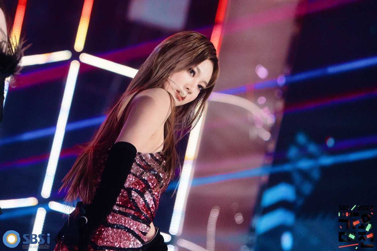 yizhuo1st's tweet photo. NINGNING at the 2022 SBS Gayo Daejeon (2)

#NINGNING #닝닝 #宁宁 #aespa https://t.co/jeCwa3iD3K