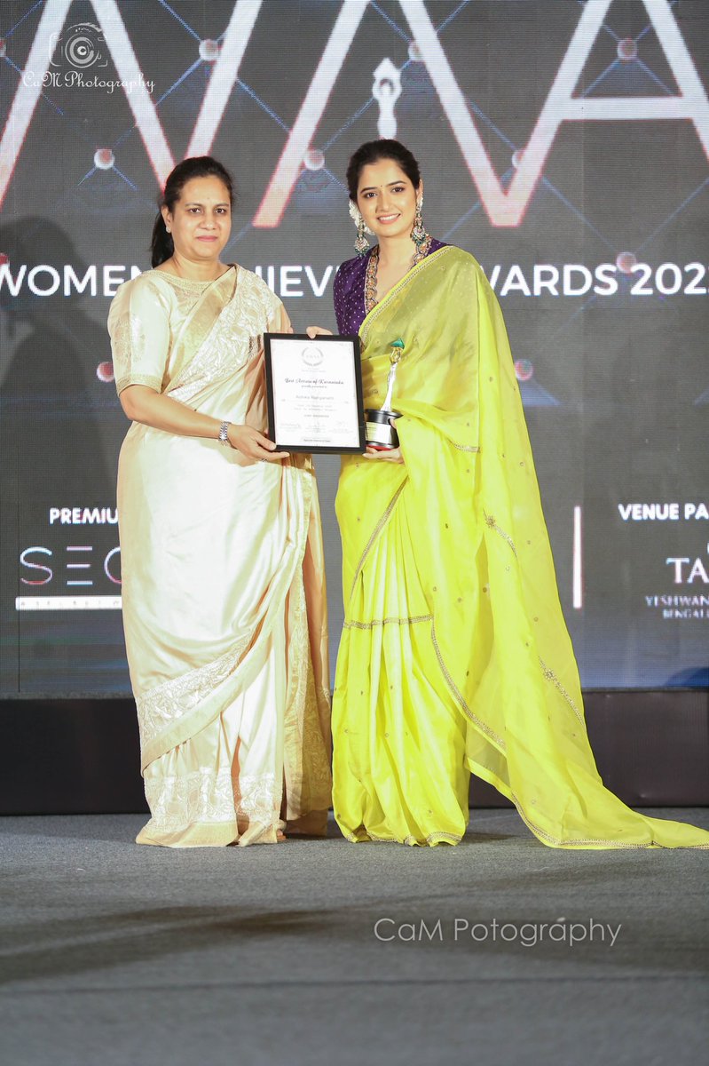AshikaRanganath's tweet photo. Thank you team #KWAA for the honours ♥️
This small appreciation makes me work even harder & better!
Thank you Ashwini ma’am ♥️ https://t.co/rIQLiI1Thi