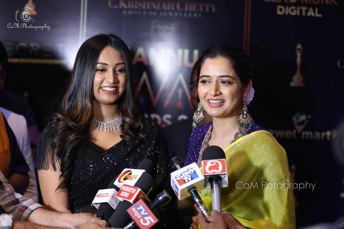 AshikaRanganath's tweet photo. Thank you team #KWAA for the honours ♥️
This small appreciation makes me work even harder & better!
Thank you Ashwini ma’am ♥️ https://t.co/rIQLiI1Thi