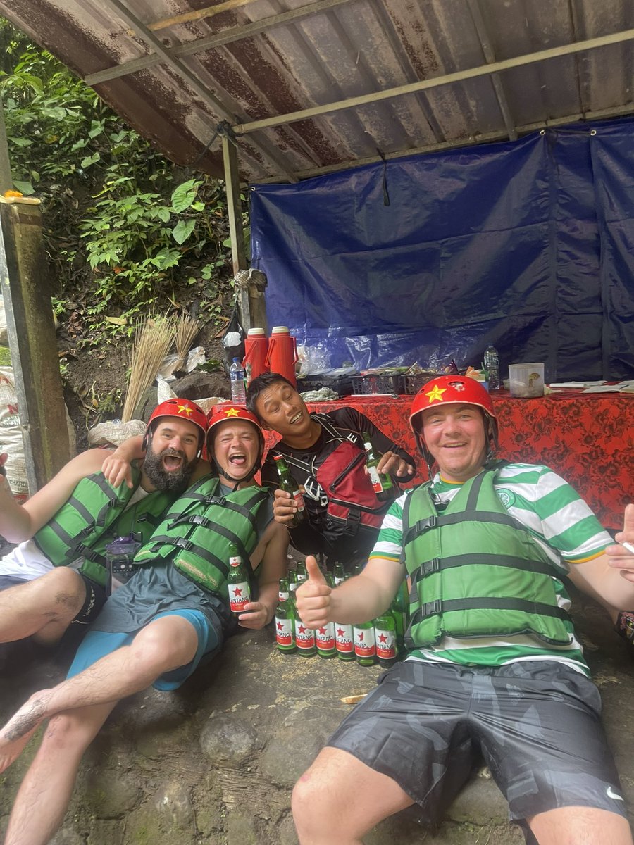 MeganSxXx's tweet photo. Book river rafting and 20 mins down the river you can stop and grab a drink, 30 bingtangs down the wee guy guiding the boat and the whole group is mwi sliding down the river loving life 🤣 https://t.co/83wkjQHtAf
