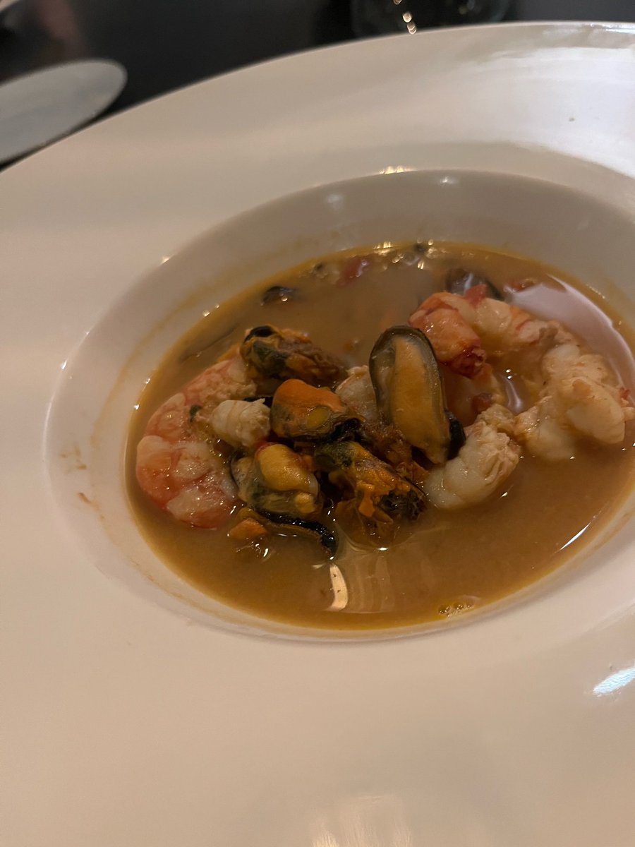 ROMOOD_'s tweet image. Continuing with a #seafood soup 🥣 

#foodporn #food #italianfood #italy #Napoli #family #home #love #foodie #Christmas #26dicembre #auguristefano