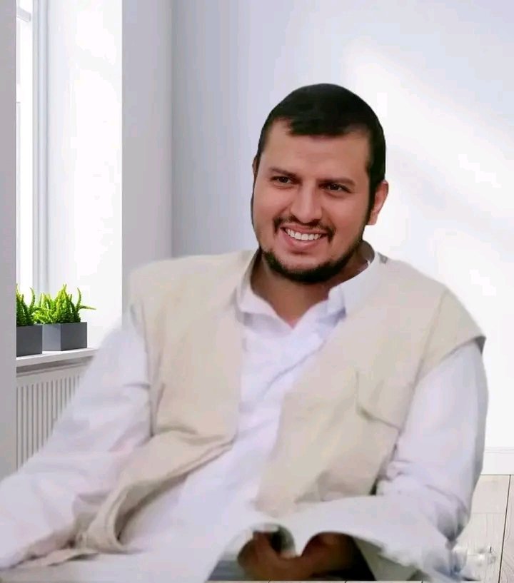 لما ارى مثله قط في حياتي 
سيدي القائد من النعم العظيمة التي أنعم الله بها علينا 

فــ لو بقينا ساجدين لله حمد وشكر على هذة النعمه العظيمة ما وفينا الله حق قدرة 

قائد تجسدت فيه كل معاني الاخلاص والتواضع و الحكمة و العظمة 

قائد قراراته حكيمة ،، توجيهاتة قرأنية ، تحركاته حيدرية