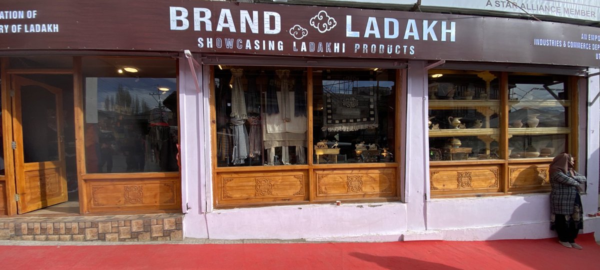 nomadicwool's tweet photo. LOSAR Gift to the entrepreneur of ladakh.
A brand new showroom to showcase Ladakhi products made by local artisans and the entrepreneurs of ladakh was inaugurated by LG Ladakh, LG also interacted with entrepreneurs on several issues.
@lg_ladakh @DvCom_Secretary @LadakhSecretary https://t.co/t7EedV9S02