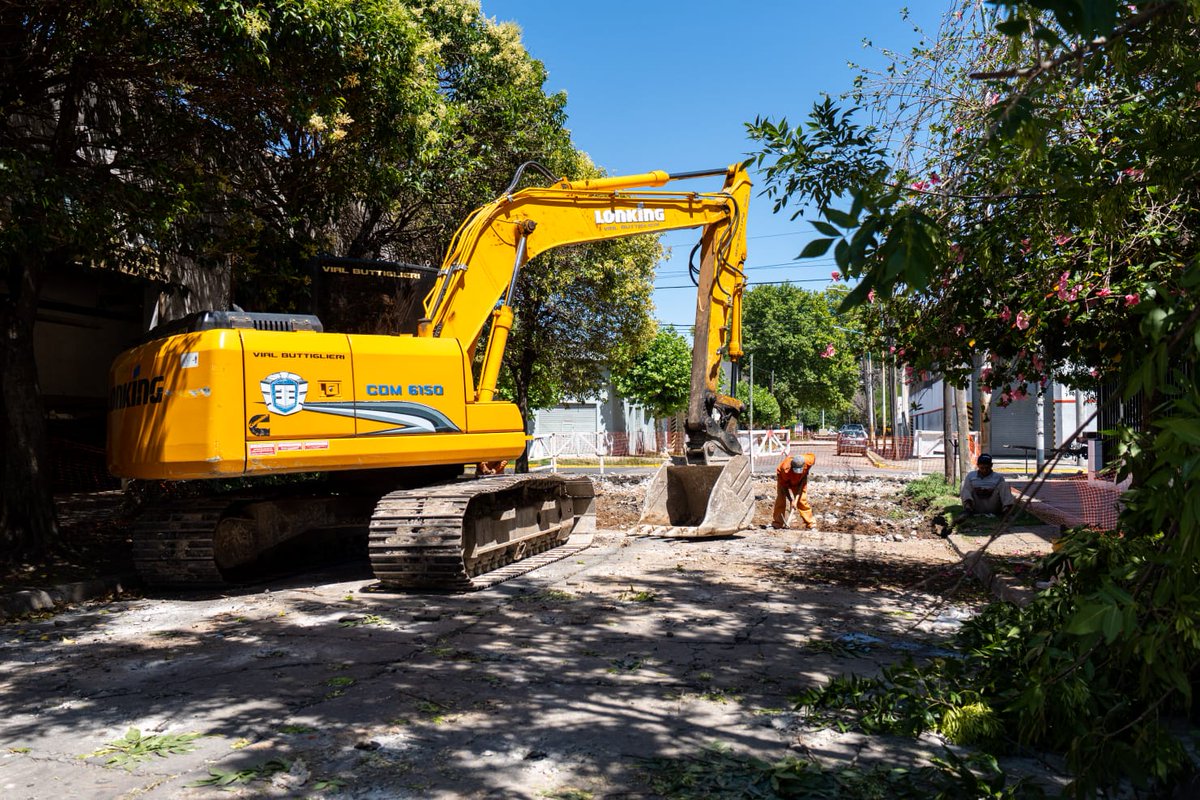 Municipalidad3F's tweet photo. 🚧💪 Avanzamos con las obras de bacheo y repavimentación en todo #Caseros. Trabajamos en Scalabrini Ortiz y Esteban Merlo, Lisandro de la Torre y Villegas y en la calle Bordón de Barrio Evita, colocando hormigón de calidad para que dure más y puedas circular mejor. https://t.co/KsZiVjw5o5