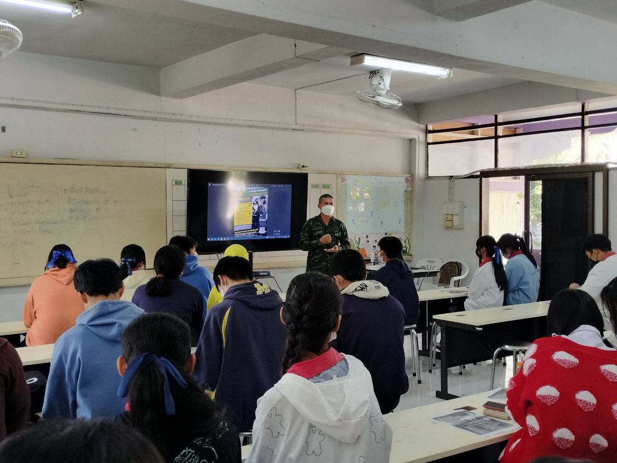 sbr22Army's tweet photo. ✨ประชาสัมพันธ์สมัครการรับสมัครทหารออนไลน์ ทั้งในส่วนของการรับสมัครสอบ นนส. เเละ นตท.💂

ลงพื้นที่ ประชาสัมพันธ์พร้อมแจกแผ่นพับการสมัครทหารออนไลน์ ทั้งในส่วนของ นตท.และ นนส.ทบ. ประจำปี 2566 ให้กับนักเรียน ชั้น ม.ปลาย ณ โรงเรียนคอนสารวิทยาคม ชัยภูมิ https://t.co/qe9OwQ2oDC