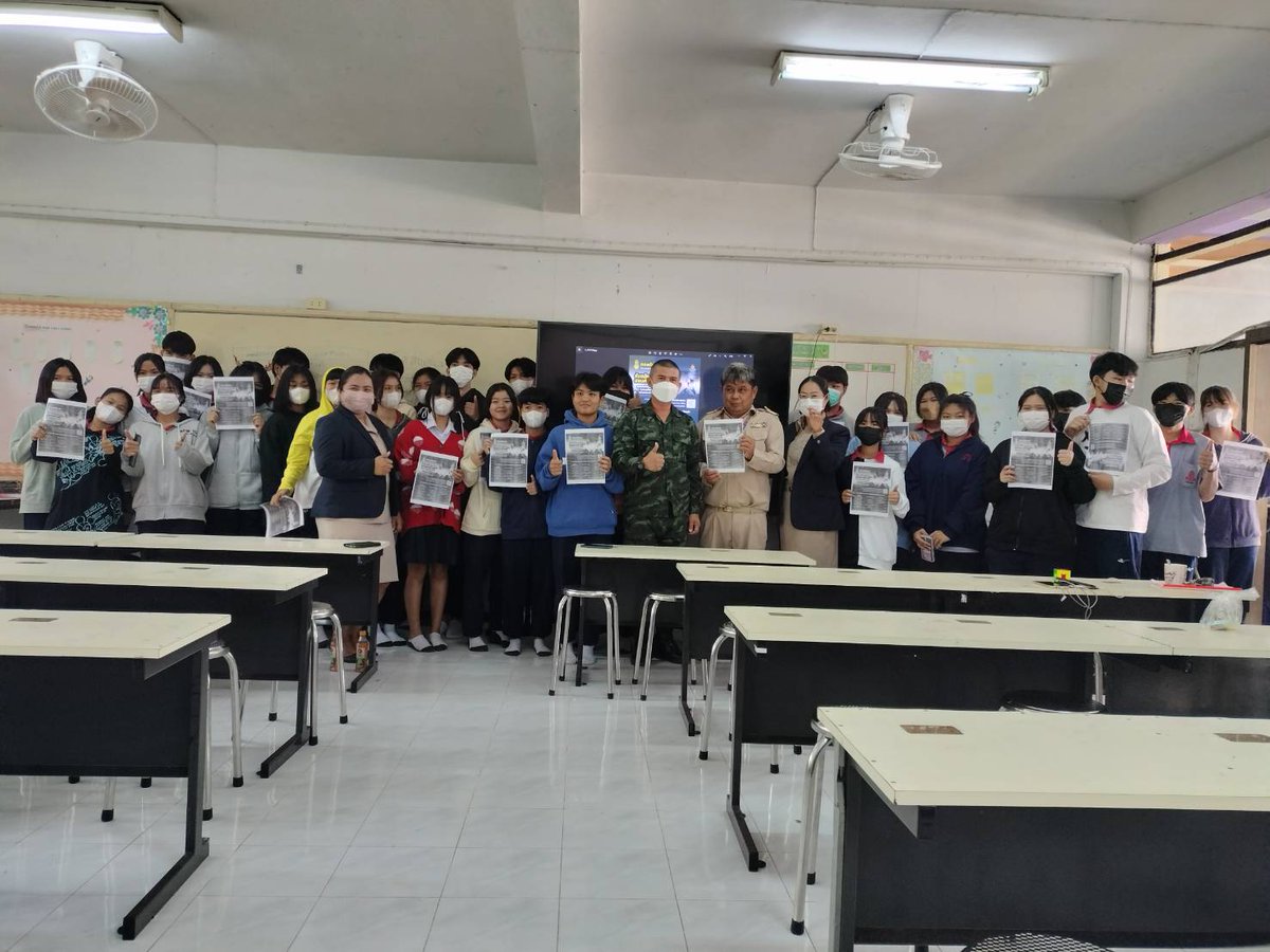 sbr22Army's tweet photo. ✨ประชาสัมพันธ์สมัครการรับสมัครทหารออนไลน์ ทั้งในส่วนของการรับสมัครสอบ นนส. เเละ นตท.💂

ลงพื้นที่ ประชาสัมพันธ์พร้อมแจกแผ่นพับการสมัครทหารออนไลน์ ทั้งในส่วนของ นตท.และ นนส.ทบ. ประจำปี 2566 ให้กับนักเรียน ชั้น ม.ปลาย ณ โรงเรียนคอนสารวิทยาคม ชัยภูมิ https://t.co/qe9OwQ2oDC