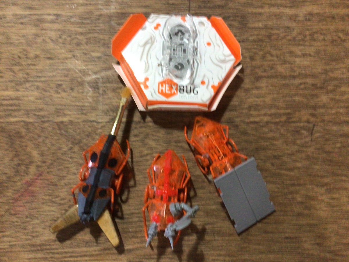 OlchonValley's tweet photo. @HEXBUG @Waterstones prepare for a #HEXMAS battle! #PimpMyHexbug! https://t.co/VjmItjMch1