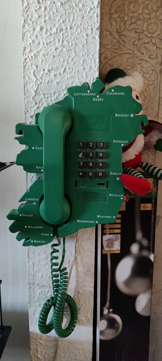 Yearly reminder that my Nanny owns the Telecom Éireann Ireland shaped phone