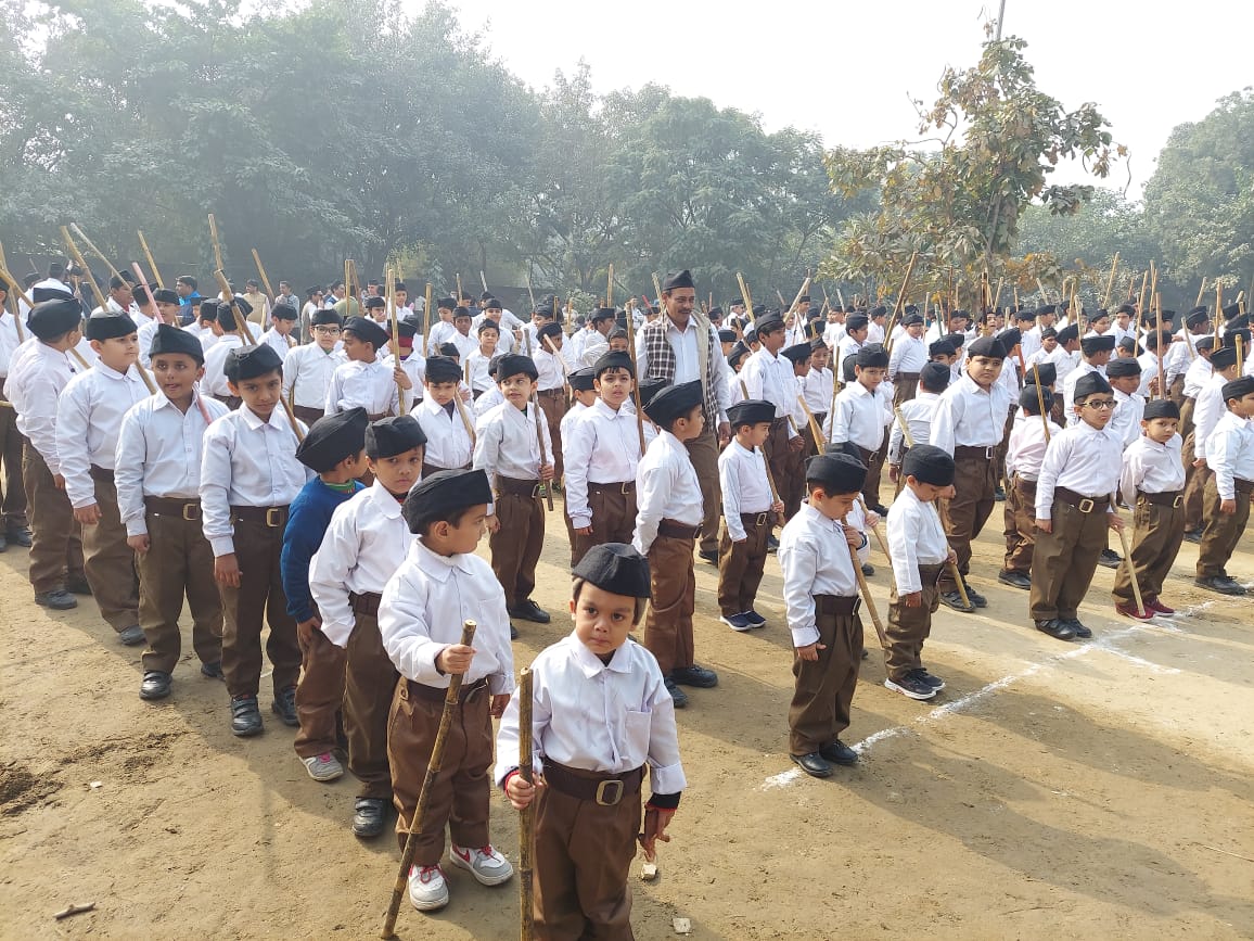 ShankhnaadRSS's tweet photo. संग़ठन गढ़े चलो
सुपंथ पर बढ़े चलो
भला हो जिसमें देश का
वो काम सब किए चलो

#VeerBaalDiwas
#BalPathSanchalan https://t.co/3dn2K40TcV