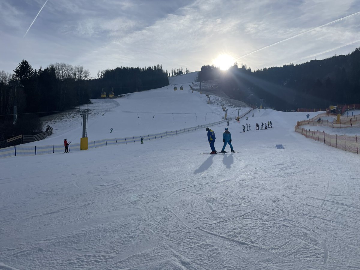 HauserKaibling's tweet image. Heute herrschte reges Treiben im WOLLIS KIDS PARK 😍

Auf unserem kostenlosen Übungsgelände stand heute vor allem SKIFAHREN, SPIEL und VIEL SPASS im Vordergrund 🤩

#hauserkaibling #schladmingdachstein #skiamade #ferien #weihnachten #schnee #skifahren #spass #spiel #kinder